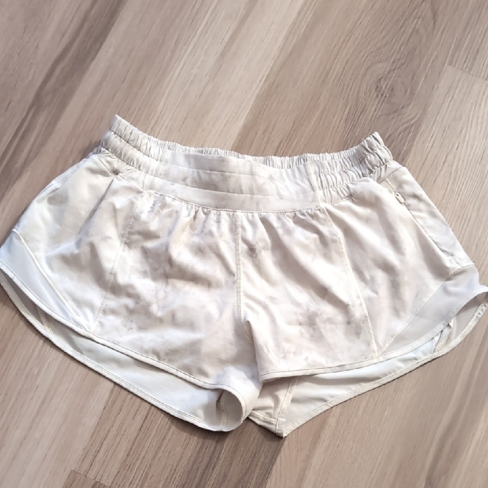 Lululemon Hotty Hot Low Rise 2.5" Shorts